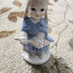 2 vintage porcelain figurines